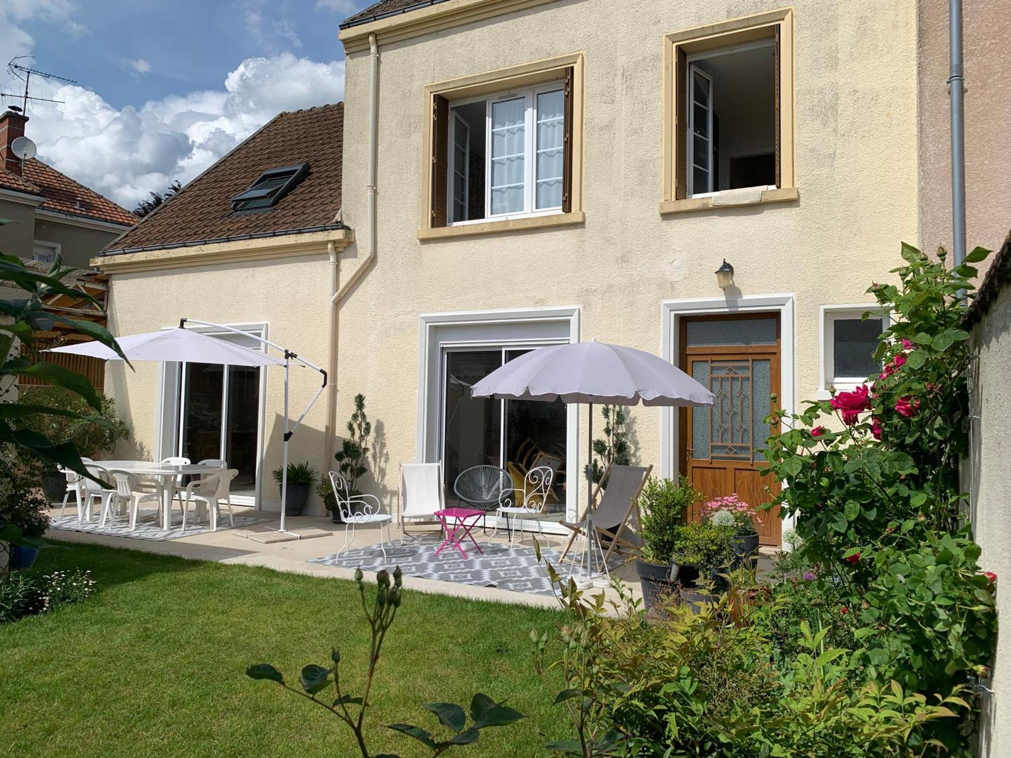 Le Claugi Villa Damery  Exterior photo